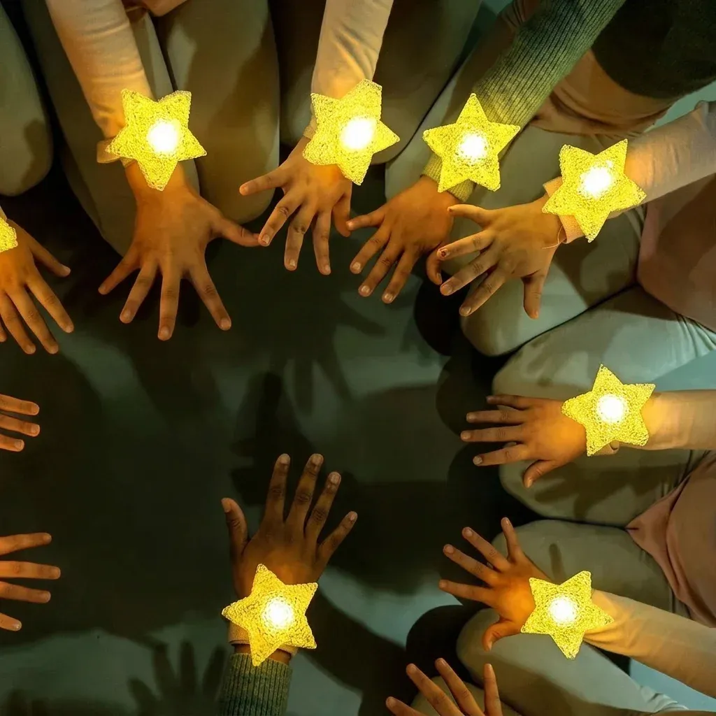 שרביטי אור כוכב זוהרים ליד