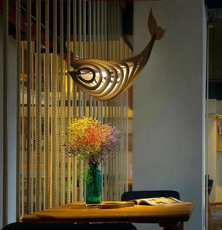 מנורת תלייה לווייתן מעץ עם בית נורה E27