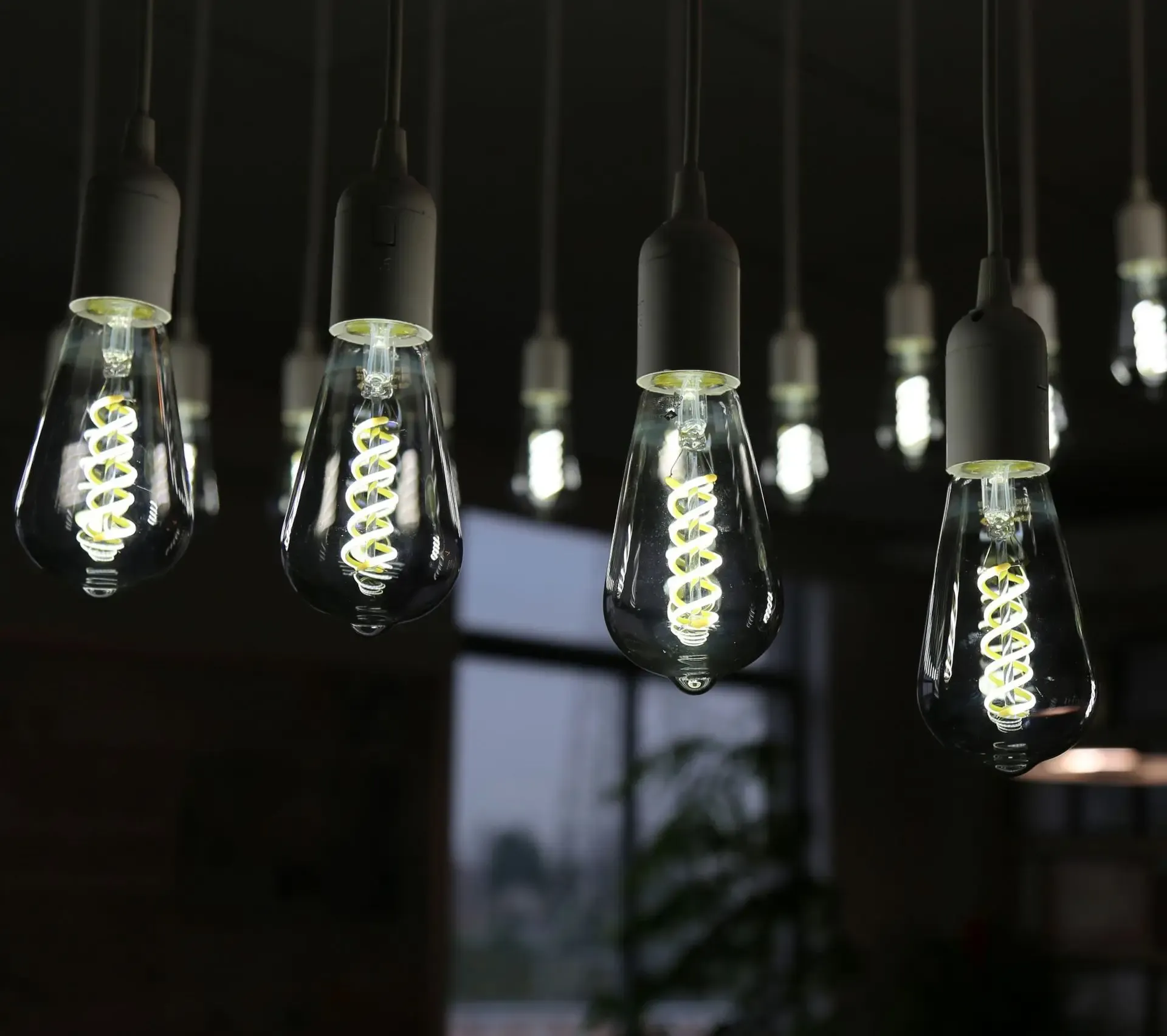 נורת לד ספירלית וינטג׳ ST64 אור חם