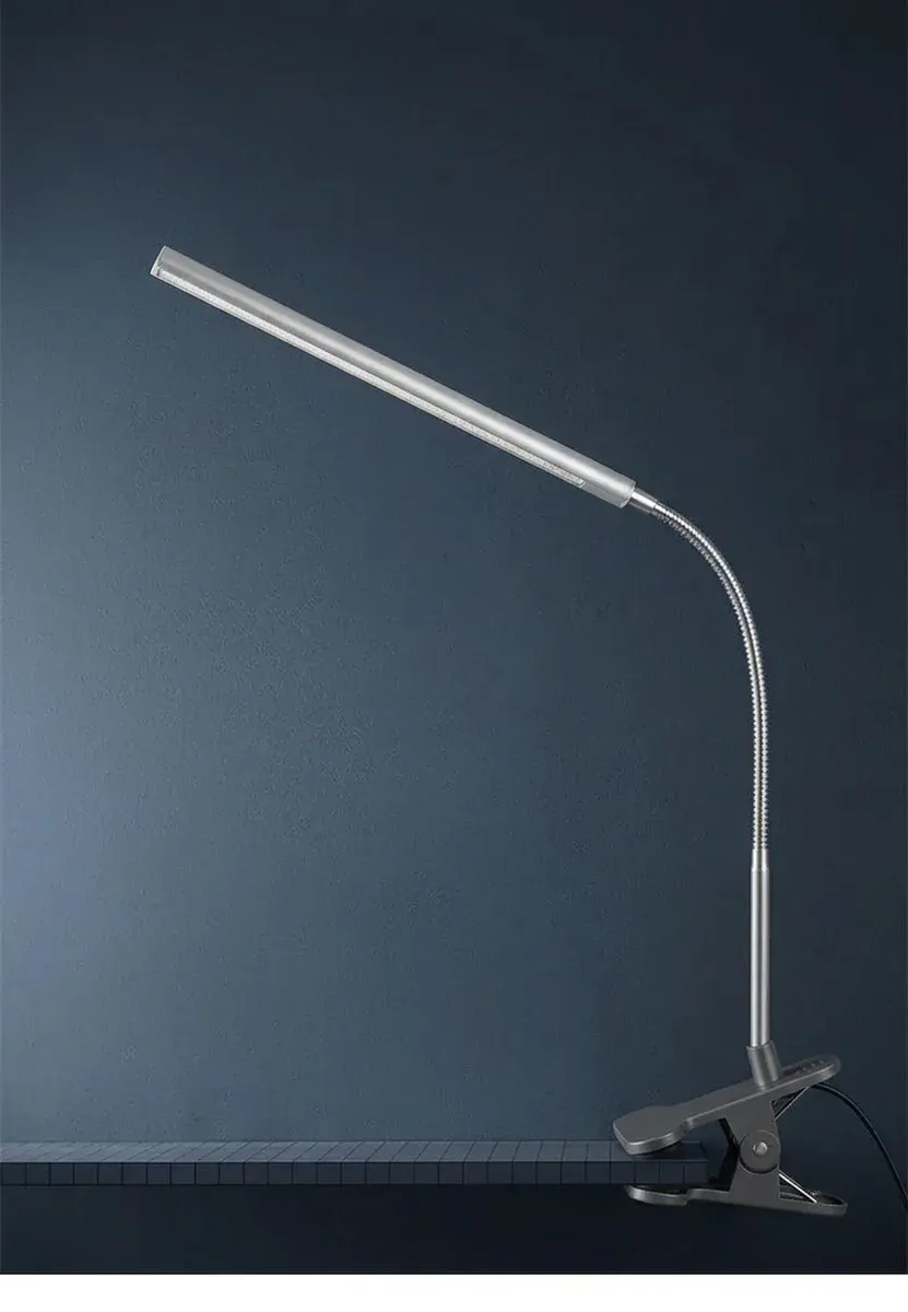 מנורת קליפ אלומיניום מתכווננת בצילום סטודיו