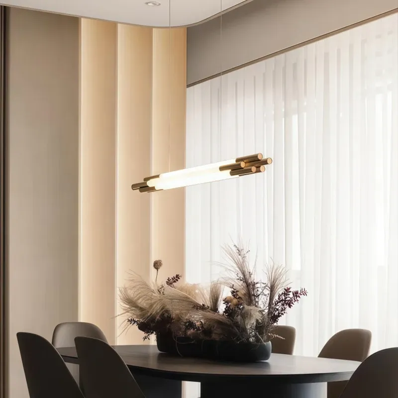 מנורה תלויה זהב ליניארית מודרנית לפינת אוכל