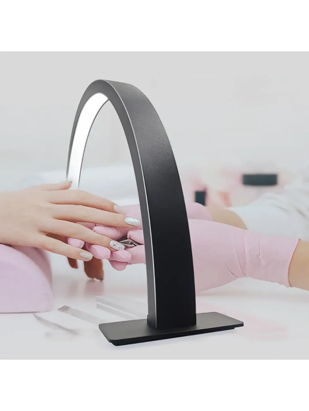 מנורת חצי ירח לשולחן טיפוח