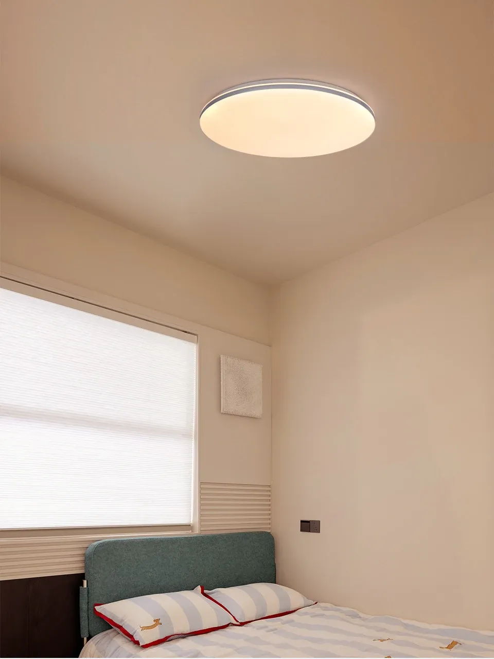 מנורת תקרה חכמה עגולה 50 ואט עם שליטה קולית ועמעום