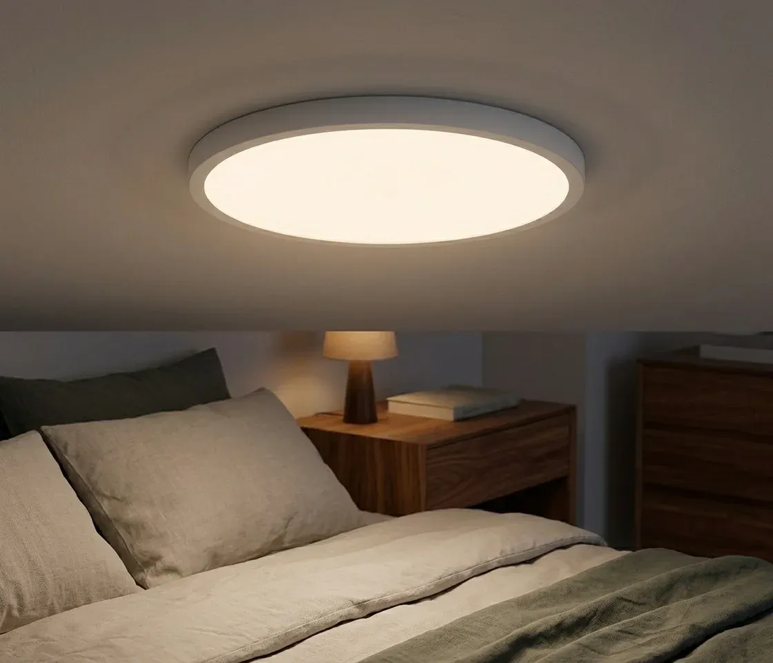 מנורת תקרה חכמה דקה בחדר שינה