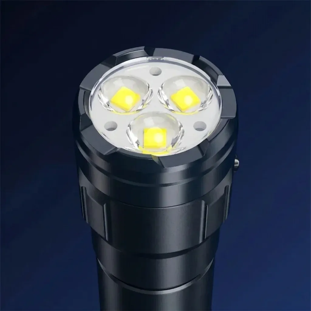 פנס לד קומפקטי שחור עם שלוש נורות