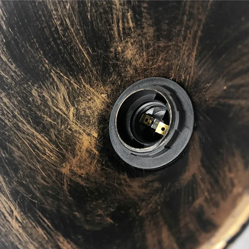 מנורת קיר תעשייתית בצינור מתכתי